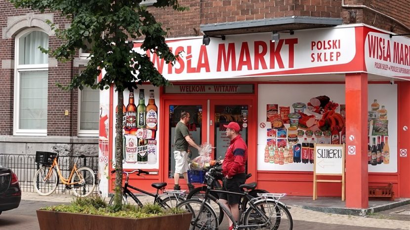 Poolse supermarkten in trek bij Oekraïners op zoek naar pielmieni en pierogi