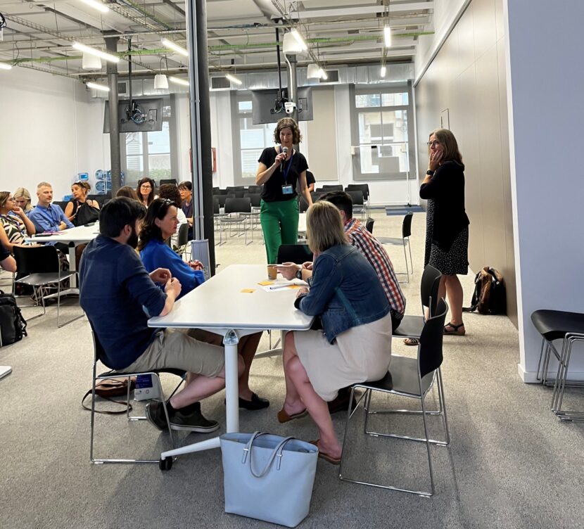 Liesbeth presenteert_