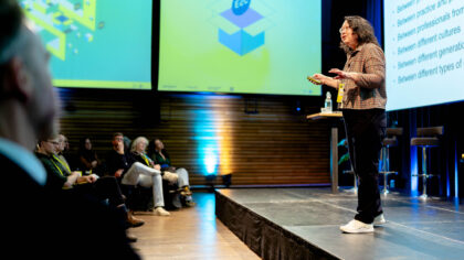 Boekhoofdstuk en keynote over ‘grensoverstijgende leeromgevingen als katalysatoren voor lokale ecosystemen’