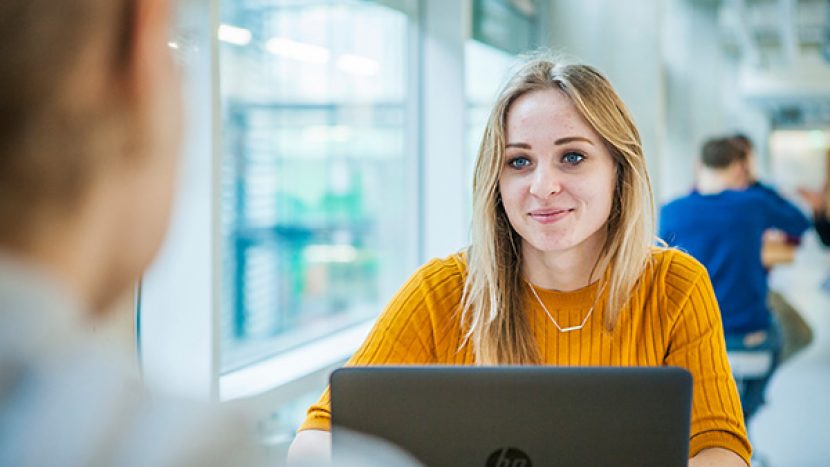 Hoe ontwikkelen studenten hun beroepsidentiteit?